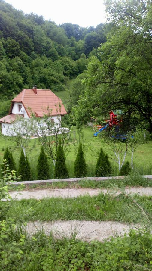 Cottage Forest Stream Visoko Bagian luar foto