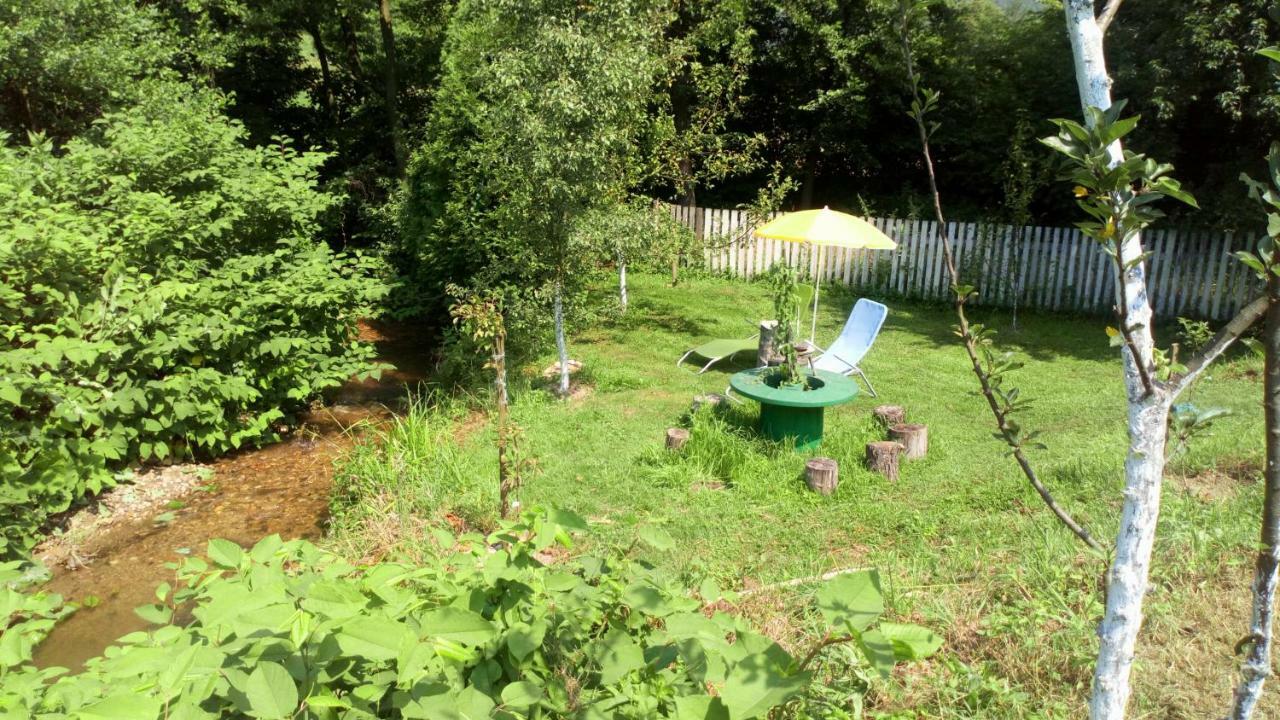 Cottage Forest Stream Visoko Bagian luar foto